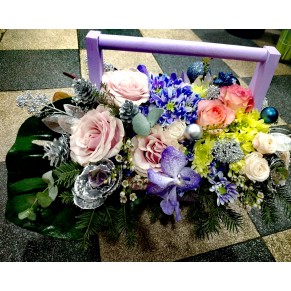 Композиция в коробке "Новогоднее конфетти"