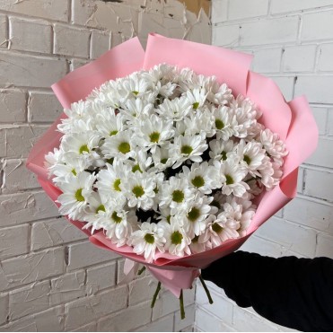 9 белых хризантем