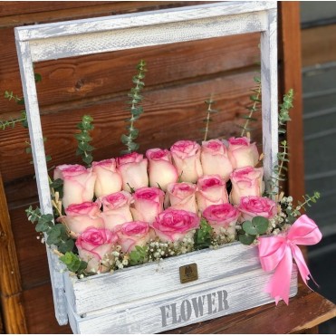 Композиция из роз с доставкой по Киеву