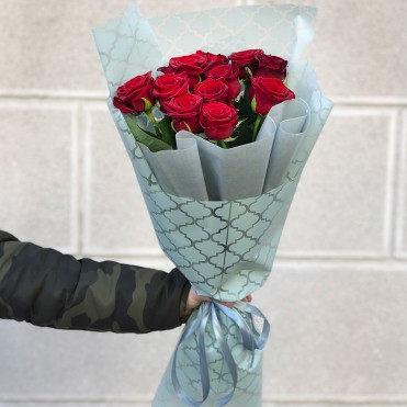 11 красных роз 60 см Престиж