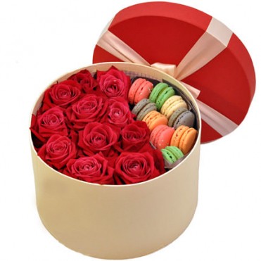 Цветы в коробке "Классический презент"