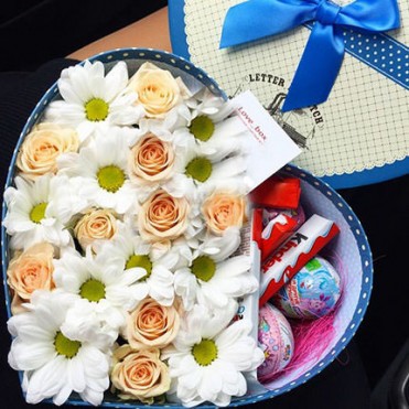 Цветы в коробке "Улыбнись!"