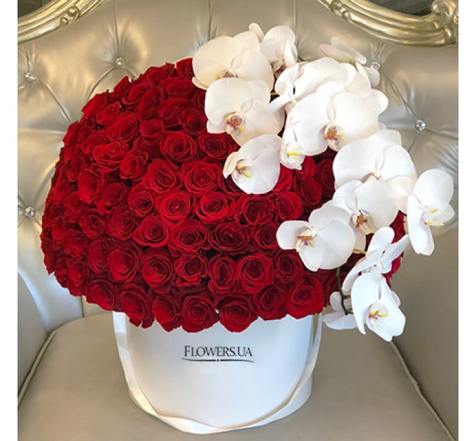 Цветы в коробке "Моей половинке"