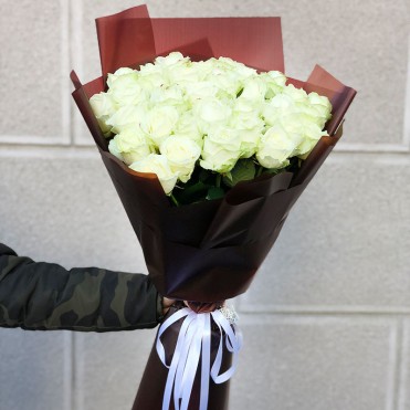 31 белая роза 60 см Аваланч