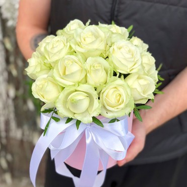 21 белая роза в шляпной коробке