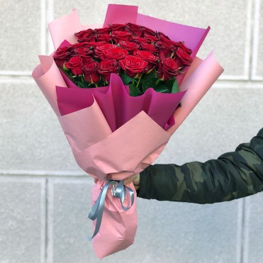 33 красных роз 60 см Гран При 33 красных роз 60 см Гран При