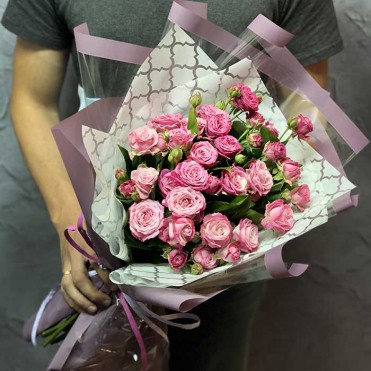 9 кустовых роз Бомбастик 60 см 9 кустовых роз Бомбастик 60 см