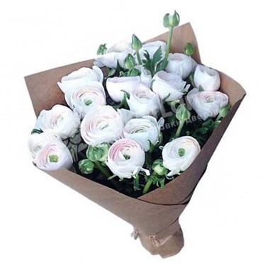 Букет из 15 ранункулюсов