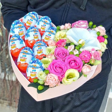 Серце з квітами та кіндерами «Сицилія»