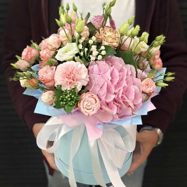 Квіти в капелюшної коробки 