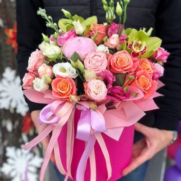 Квіти в капелюшної коробки «Наомі»