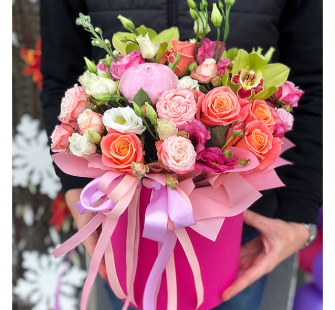 Квіти в капелюшної коробки «Наомі»